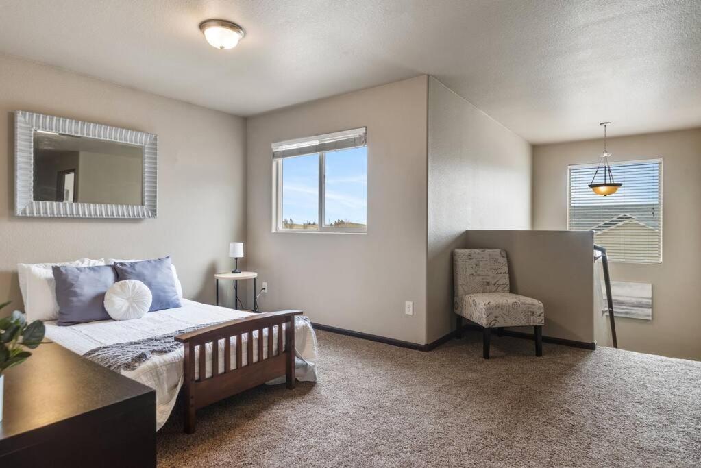 Large Home In The Most Convenient Location Rapid City Extérieur photo